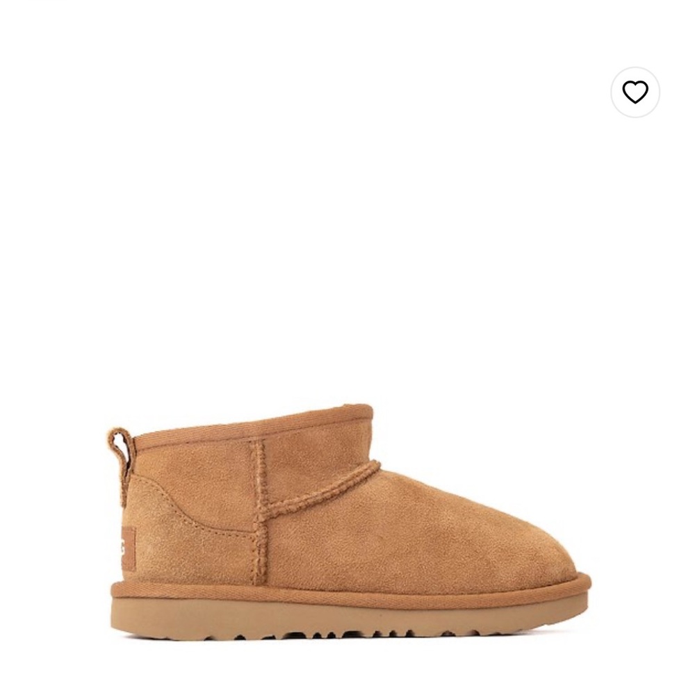 UGG CLASSIC BOOT 
GIRLS SIZE 3
